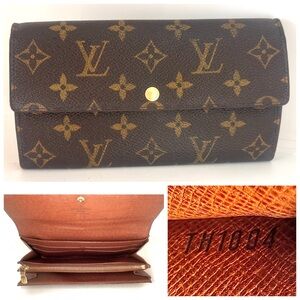 Very Good condition authentic Louis Vuitton Monogram Sarah wallet TH1004